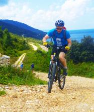 CROATIA, BOSNIA & M O N T E N E G R O Cycle, Hike & Kayak the Dalmatian Coast by bike, foot & sea kayak 9-days From the stone walls of Dubrovnik to the beautiful surrounding archipelago, the Western