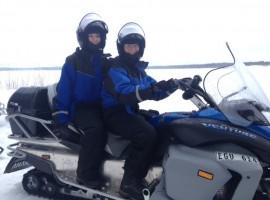 Options include husky safaris, snowmobiling on the sea ice, touring the Luleå Archipelago by hovercraft, ice fishing, and hunting for the Northern Lights on sleds