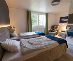 The words homely and charming immediately spring to mind when describing Pine Bay Lodge (Furufjärden in Swedish).