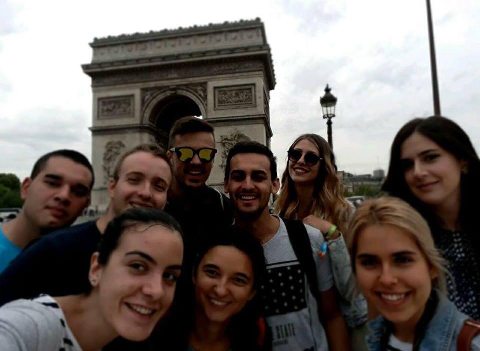 VOLUNTEER CENTRE Students visit_ August, Paris Travel to Europe students began with a three-day stay in Berlin where they met their colleagues from the region at an organized reception at the Robert