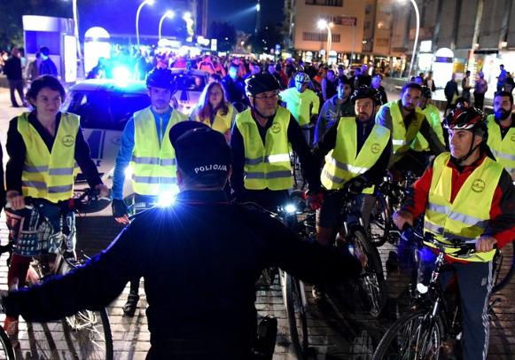 The central event of this year s campaign was a promotional night bicycle ride under the slogan Lighten the Problem, featuring over 250 cyclists.