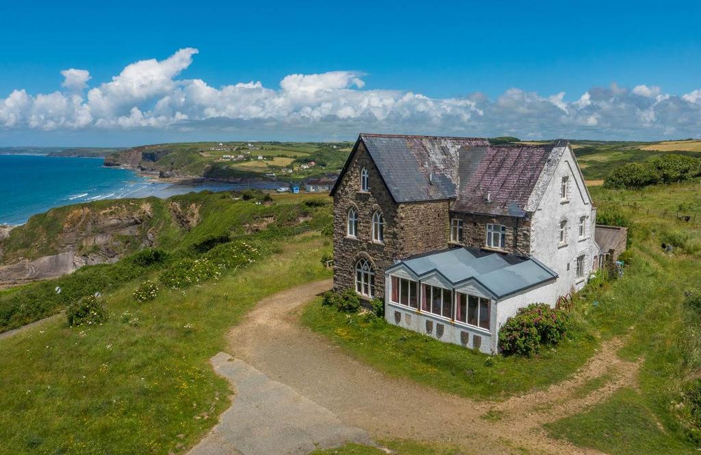 HAVEN FORT HOTEL, LITTLE HAVEN, PEMBROKESHIRE, SA62 3LA OFFERS IN EXCESS OF 1.295m INVITED A Grade II Listed Building Enjoying Outstanding Views Over The Pembrokeshire Coastline.