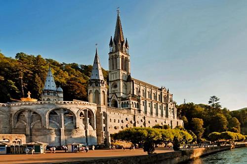 Lourdes Departure Dates 2017 13-17 Apr [Easter 2017] (see page 2) 26-30 May [Bank Holiday] (see page 2) 12-16 Jun by Air 550 (see page 3) 28 Jul - 1 Aug [School Holiday] (see below) 13-17 Aug