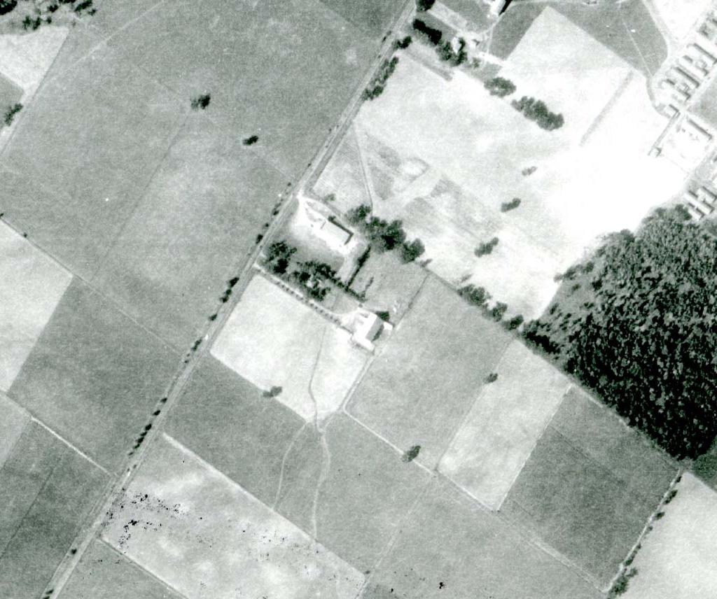 L 2-14 Figure 5: 1954 Aerial image of 715 Queen