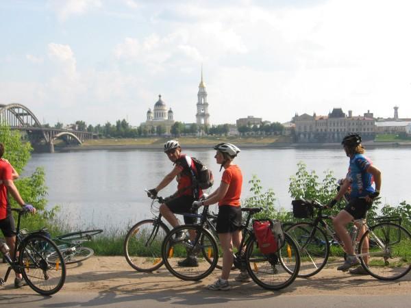 Day 4: Myshkin Rybinsk 75 km We ride along Volga River by a quiet road.