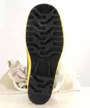 5 mm polyester needled felt with heel reinforcement u Insole: Removable superknit covered polyurethane footbed u Midsole: Stainless steel, puncture-resisting AZ248 sole bottom plate u Shank: Steel