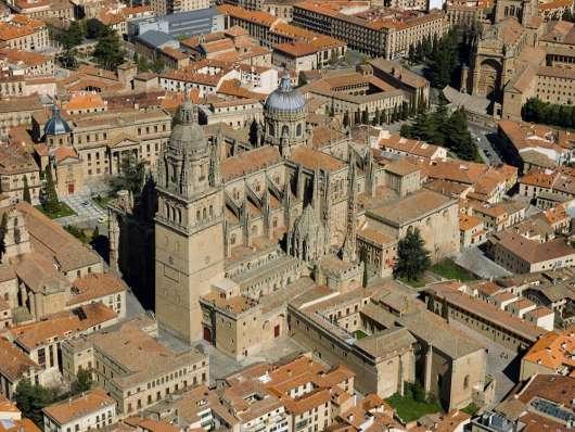 STYLE When we speak about the Cathedral of Salamanca we refer to two churches joined together.