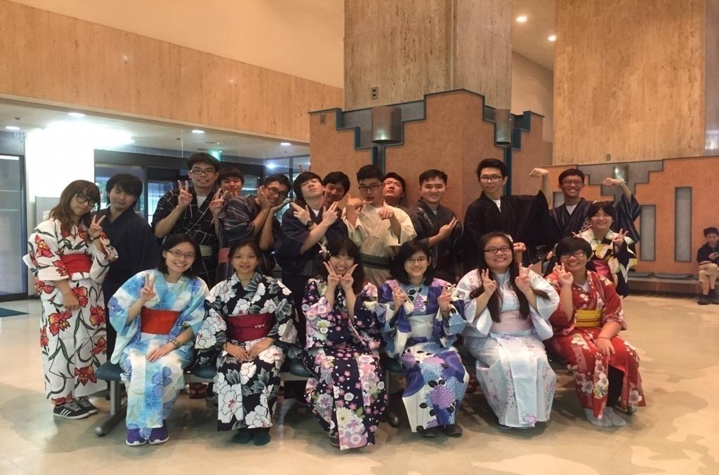 We tried traditional Japanese culture activities like rice cake making and wearing yukata.