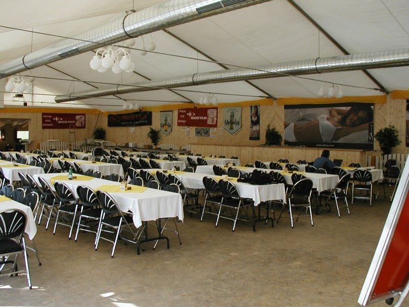 The tent will offer about 1.000m2 and will serve as a meeting point for pilots and officials.