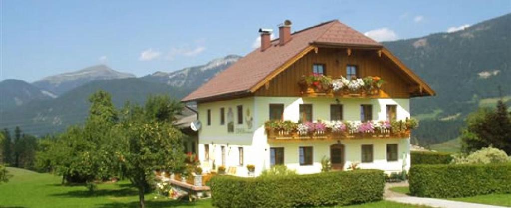 ACCOMODATIONS The booking bureau of the Abtenau tourism office of