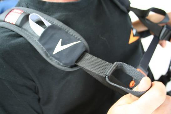 17: Shortening the chest strap Adjusting the leg loops The leg loops are attached to the chest strap using the T-lock system and prevent you falling out of the
