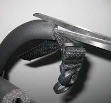 The rubber tubing of the leg rings can be shortened if necessary with scissors. Avoid cutting the strap inside.