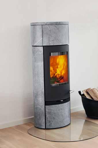 It ensures that neither the embers nor the wood fall out of the stove, even if you have put just a little too much wood in.