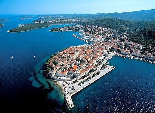Korcula visitors will find here villages isolated of the time, places where you can breathe peace, green fields and small houses surrounded by nature, certainly a relaxing