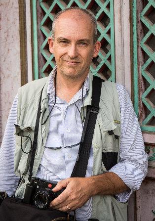 MEET THE INSTRUCTOR NICK RAINS LEICA AKADEMIE PRINCIPAL INSTRUCTOR Nick Rains has been a professional photographer for the past 33 years during which time he has worked for