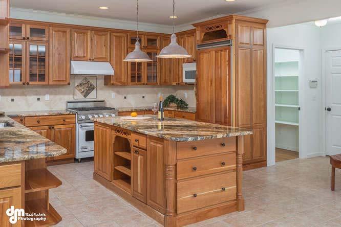 However, everyone always gravitates to the kitchen, and you ll love this fabulous kitchen! Vulcan Gold granite countertops gives you room to spread out while preparing meals.