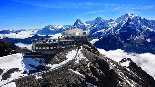 to Lauterbrunnen 1035/1047 PostBus to Stechelberg 1055/1127 Cable car to Schilthorn Time at