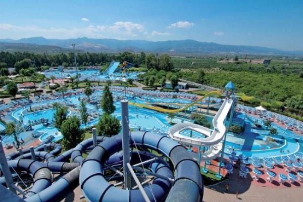 participants and relatives, amphitheatre for shows and evening games, entertainment service, large restaurant for breakfast-lunch-dinner Cherry on the top, then, is the majestic Acquapark