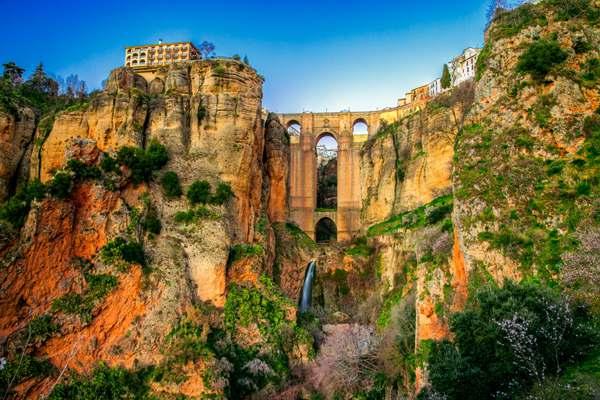V.V. SIERRA 3n/4d CHARMING WHITE WASHED VILLAGES Ronda, Olvera, Setenil de las Bodegas and La Sierra Greenway La Sierra Greenway, whose route was never crossed by any train, runs for 36 km at the