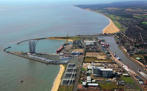 PORTS Lowestoft The UK s most easterly port Surrounding Enterprise Zones with possible investment incentives 24/7 operations at outer and inner harbour Ideal base for O&M operations with quayside