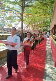 festival to monks at Wat Sa Kham Phang Yai in  On