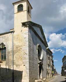 1630) The church has a ground plan in the shape of a Latin cross, with an elegant facade made of finely cut stone, inset with