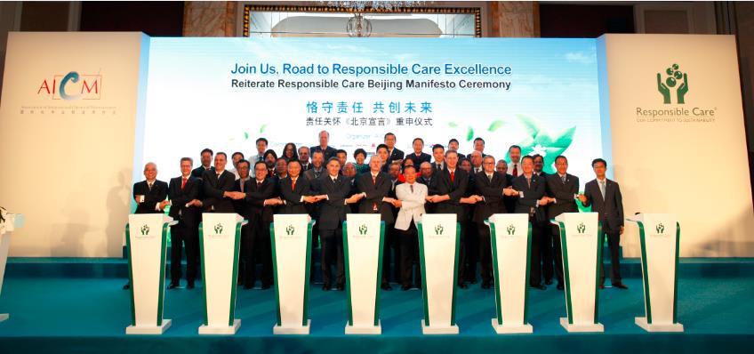 携手会员共同承诺 责任关怀 北京宣言 Joint Commitment Responsible Care Beijing Manifesto 2014 年, 继 2008 年会员企业 CEO 及代表签署北京宣言, 承诺实施责任关怀后, 共同签署 责任关怀 北京宣言 的会员单位增至 40 家 May 29, 2008, AICM member companies rallied in