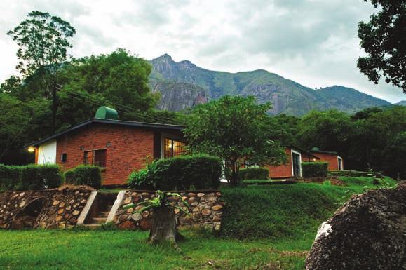 Kara o Mula Country Lodge offers chalets in lush gardens, nice bar with a forest feel because of the use of so much rough wood.