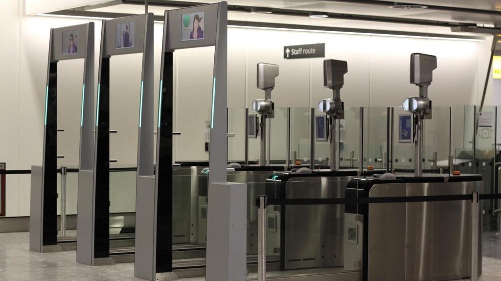 TRANSFORMING AIRPORT DIGITAL INNOVATION AT BORDERS Satisfaction with e-gates: Overall