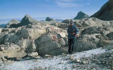 Matej Gabrovec, The Triglav Glacier between 1986 and 1998 Figure 8: Mark on the rock of the glacier edge 4. 9. 1997. Since then till 24.