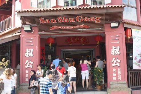 Fruit Farm San Shu Gong: At this local product centre, shop from an array of local cookies and candies.