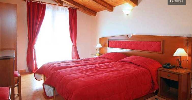 quiet area near the town centre, in a distance of 200 metres from the amazing and