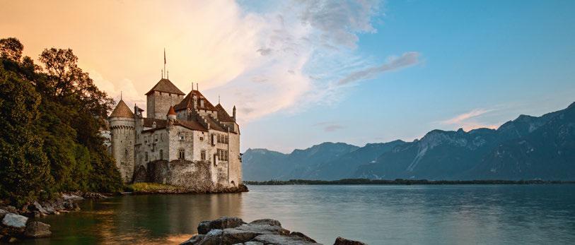 MONTREUX Medieval Chillon Castle The town of MONTREUX is nestled on Lake Geneva bay, surrounded by vineyards and against the breathtaking backdrop of snow-covered French Alps.