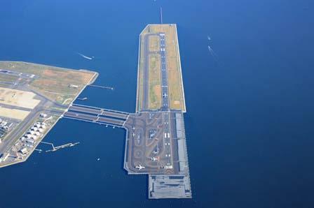 D-runway of the Tokyo International Airport -Design and construction of the new runway applying the hybrid structures consists of reclamation and pier structures-