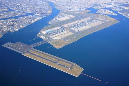新日鉄エンジ JFE エンジ 大成 東亜 東洋 西松 前田 三菱重工 みらい 若築異工種建設工事共同企業体 ) D-runway of the Tokyo International Airport was built on the sea at the south of existing airport.