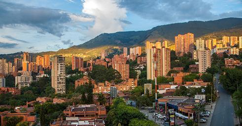 ECOLUXURY MEDELLIN «Innovation high» Medellín, capital of Antioquia department, has a pleasant climate of around 24 C; offers modern transport systems like Metro and Metro Cable an