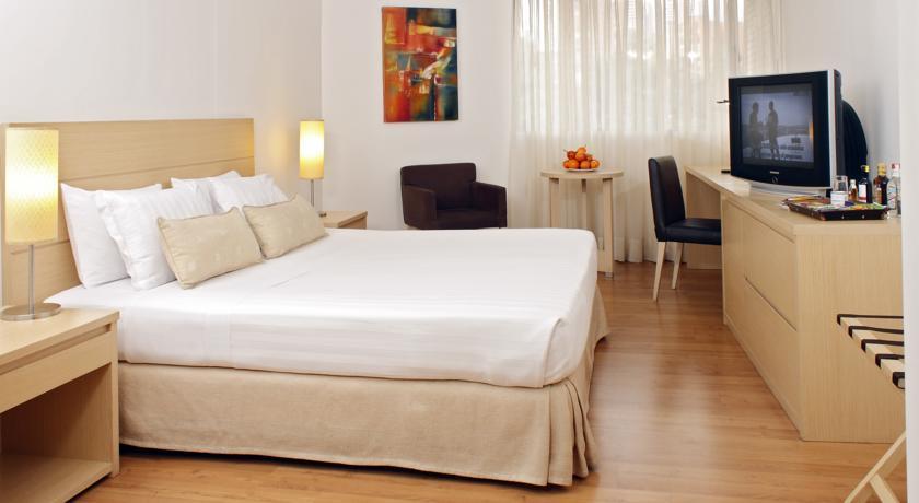 The rooms feature contemporary décor and equipped with modern furniture, cable TV