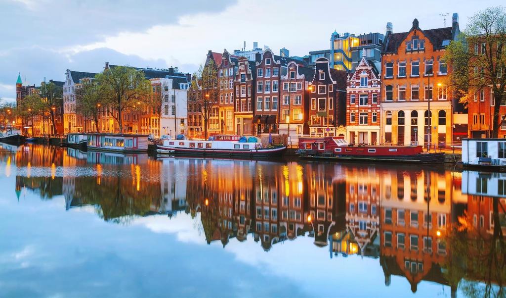 2 A WALK THROUGH AMSTERDAM 1 Take a privately guided walk through the streets of Amsterdam and discover its most iconic buildings, as well as the curiosities that lay hidden in plain sight.