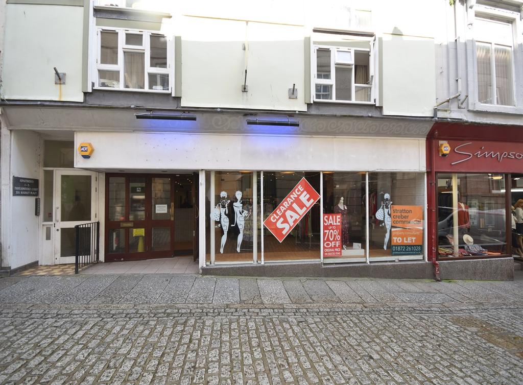 COMMERCIAL PROPERTY SOUTH WEST Chartered Surveyors Specialising in all aspects of commercial property FOR SALE Red Rose Textiles, 7 Alverton Street TR18 2QW Business/Vacant & Retail Unit
