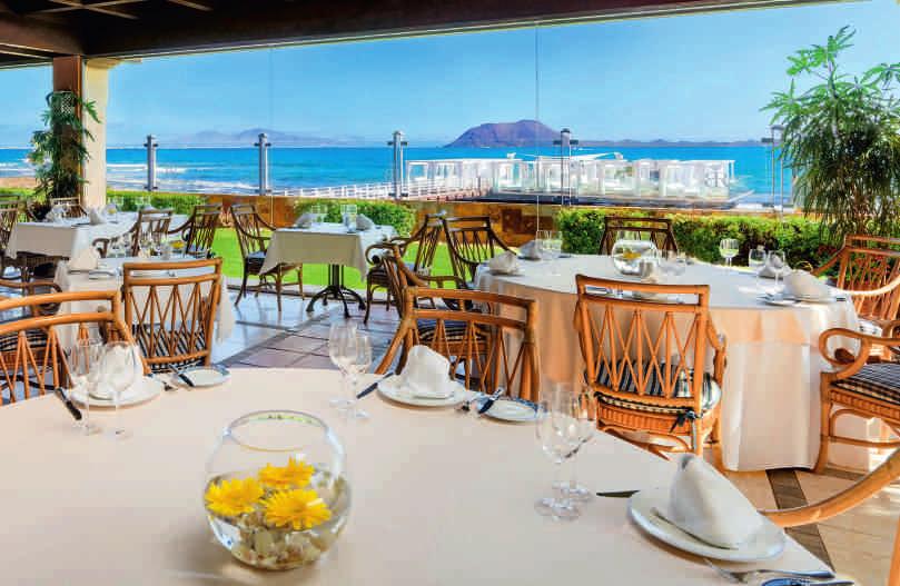 INCOMPARABLE VIEWS Beach Club Las Palmeras Exquisite local and Mediterranean dishes Set in