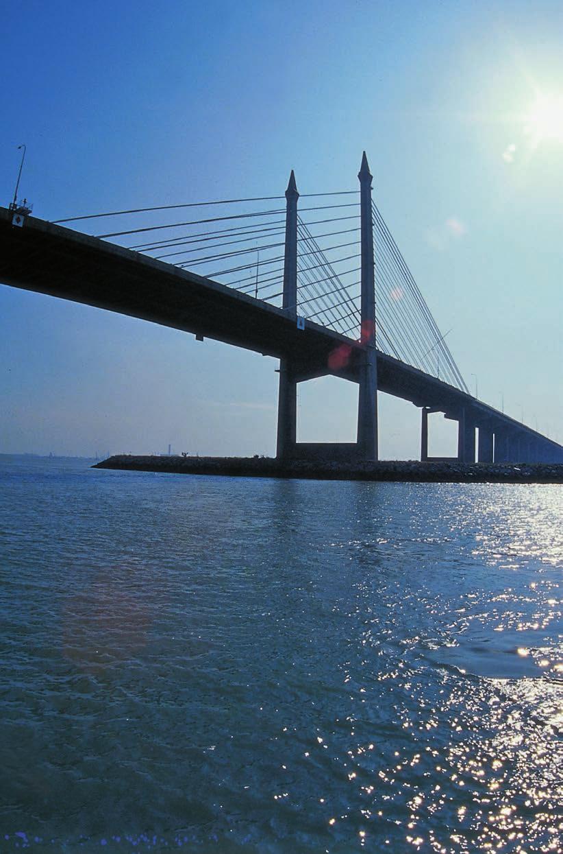 It also leads to the Tun Dr Lim Chong Eu Expressway and Jalan Sultan Azlan Shah which are the vital routes connecting Penang island as well as mainland Penang via the Second Penang Bridge.
