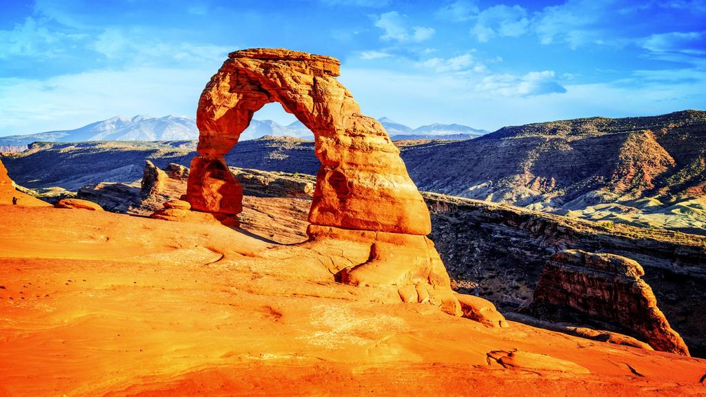 On this popular National Parks tour, discover the unique landscapes of Arizona and Utah as you travel through four national parks as well as Lake Powell and Monument Valley and lots of beautiful