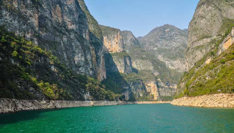 Cruise along the Three Gorges This tour takes you on a journey through China s history, landscapes and culture while integrating a full dental professional programme.