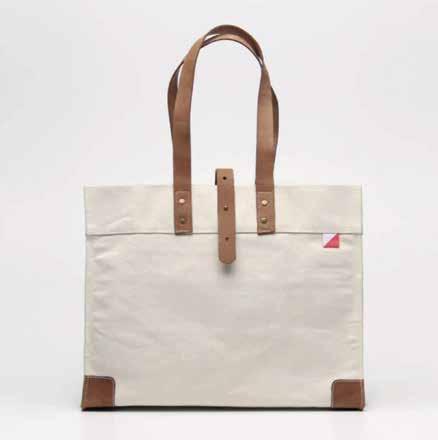 00 3120 Caramel Handles 3121 Natural Handles Crafted from heavy cotton canvas, this