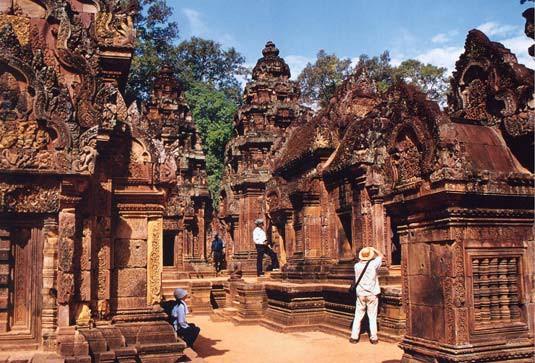 In afternoon, visit Preah Khan (lower right), and Neak Pean temples.
