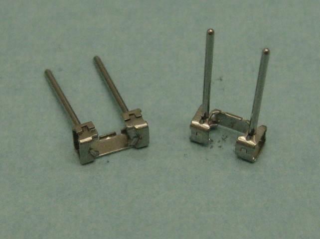 7.2 Male Connectors: 7.2.1 Obtain a male pin clamp assembly and position it on the ribbon. 7.2.1a 7.2.1b 7.2.2 Insert the guide pins into the holes in the rear of the ferrule.