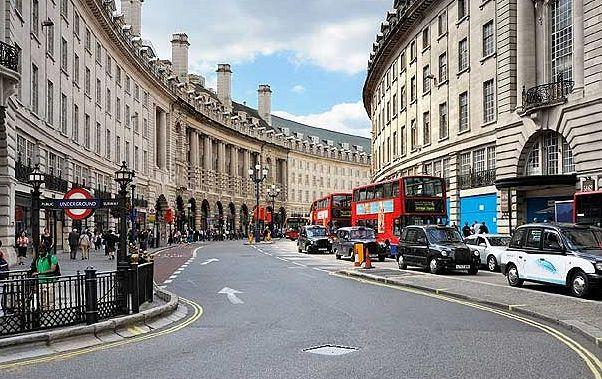 However, it is not only the purpose of Regent Street that makes it great ; its breathtaking and well-preserved Regency period architecture, directed