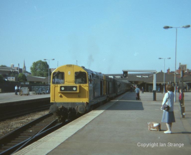 12 55013 arrives at platform 3 on a York service. 26 th September 1981. 13 55013 then departs at 1912hrs. 26 th September 1981. York 21 st October 1981: 14 55010 departs platform 3 (bay platform) at 1415hrs.