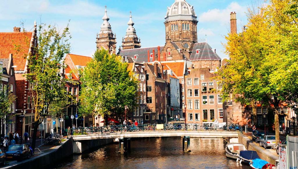 Amsterdam: Tradition and modernity surrounded by canals and