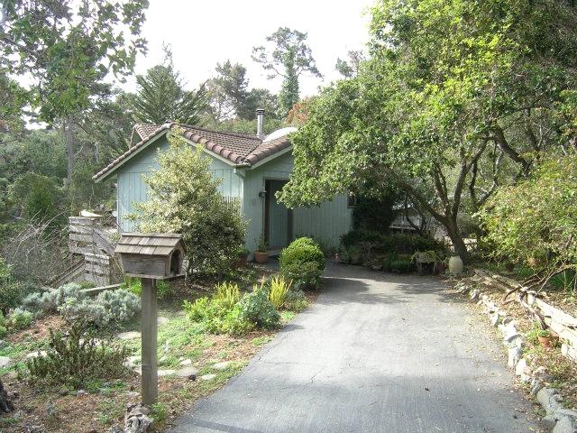 8 LITTLENESS AVENUE, Monterey 990 (/0),79 (Assessor) 6,07 Sqft (Assessor) Heidi Daniels Century Scenic Bay Properties Sustainable landscaping with irrigation system and beautiful decorative paver